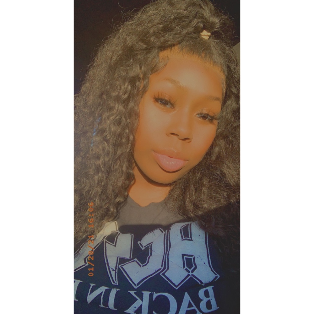 Meet your Posher, Kira